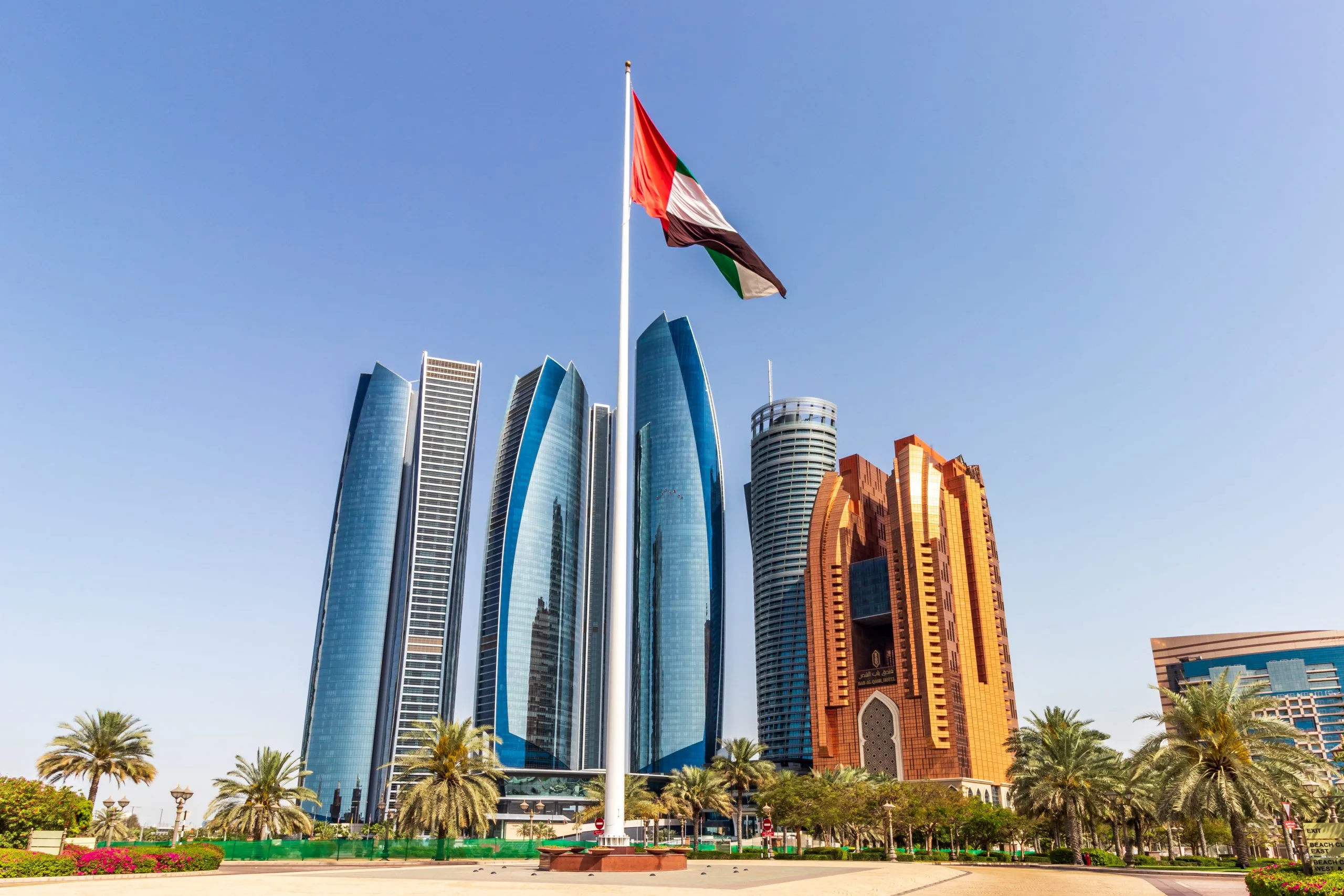 الحياة الفاخرة في أبو ظبي image